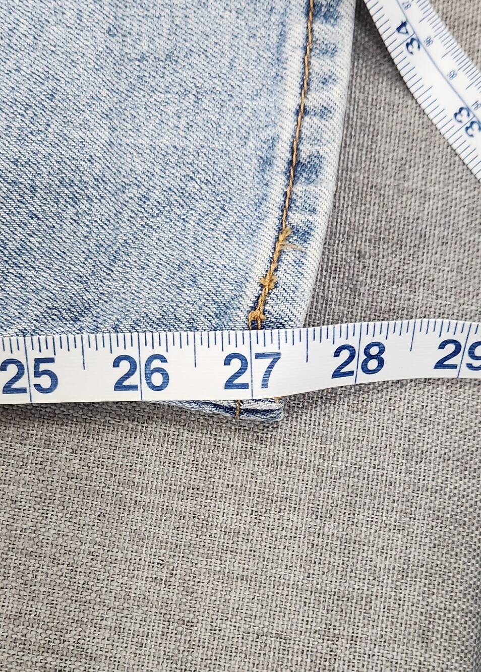 Levis Wedgie Strap Light Wash Distressed Style Denim Jeans. 32 × 28 - Picture 9 of 12